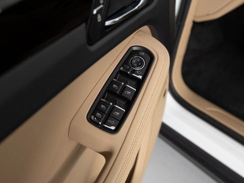 New 2026 Porsche Macan image 21