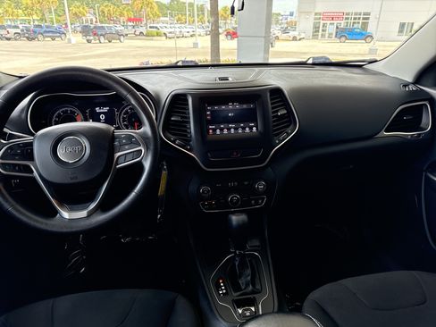 Used 2019 Jeep Cherokee Latitude w/ Popular Appearance Group FWD image 27