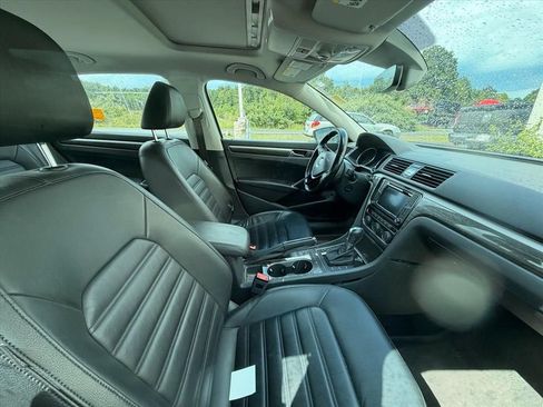 Used 2016 Volkswagen Passat 1.8T FWD image 15