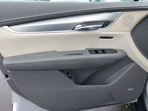 Used 2018 Cadillac XT5 Luxury w/ Driver Awareness Package image 23