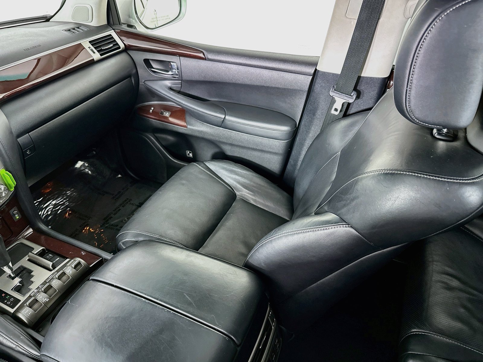 Used 2013 Lexus LX 570 4WD w/ Luxury Pkg image 24