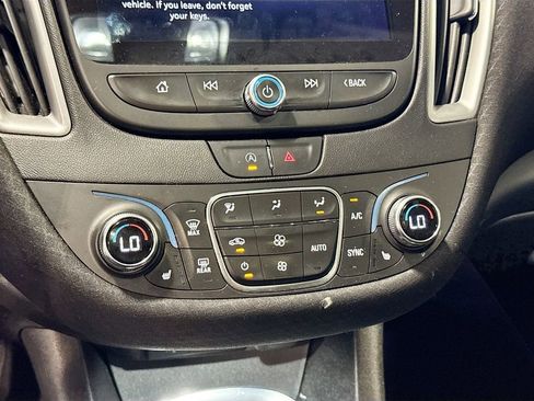 Used 2022 Chevrolet Malibu LT image 17