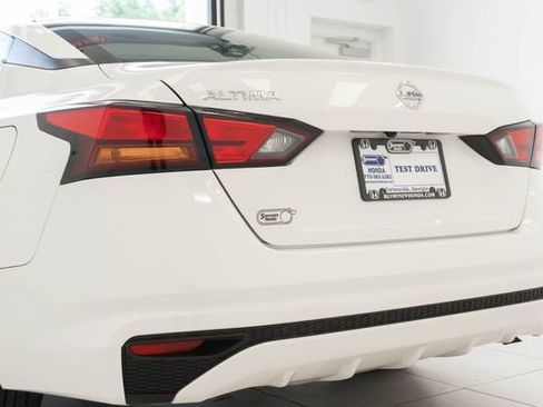 Used 2022 Nissan Altima 2.5 S FWD image 9