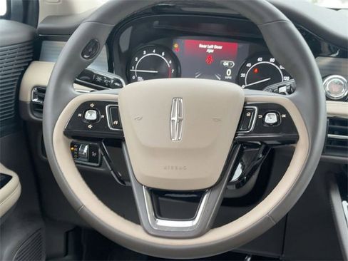 Used 2022 Lincoln Corsair AWD w/ Equipment Group 101A image 15