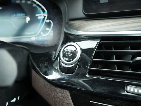 Used 2021 BMW 530e xDrive w/ Executive Package image 37