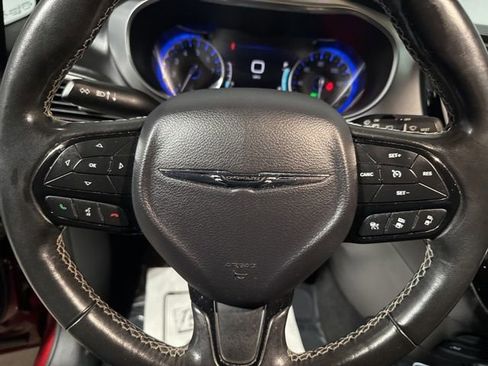 Used 2019 Chrysler Pacifica Touring-L Plus w/ Advanced Safetytec Group FWD image 10