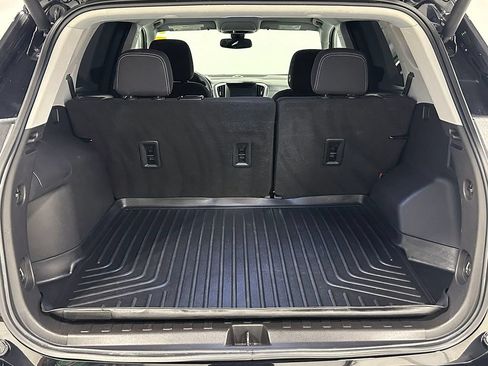 Used 2022 GMC Terrain SLE w/ Driver Convenience Package AWD/4WD image 5