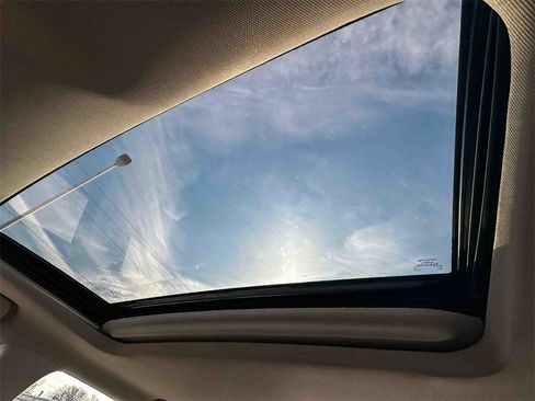 Used 2017 Toyota Avalon Limited image 34