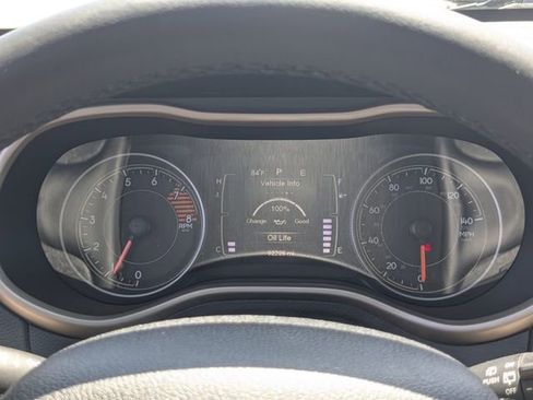 Used 2016 Jeep Cherokee Latitude w/ Comfort & Sound Group FWD image 13
