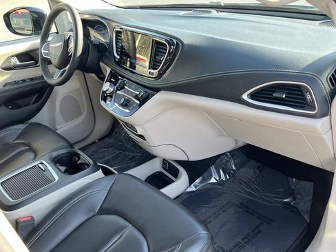 Used 2024 Chrysler Pacifica Limited FWD image 27