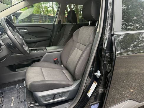 Used 2025 Nissan Rogue SV FWD image 34