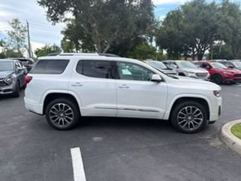Used 2021 GMC Acadia Denali w/ Denali Technology Package AWD/4WD image 4