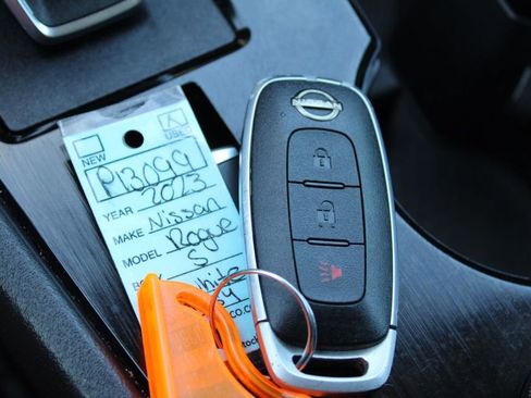 Used 2023 Nissan Rogue S image 29