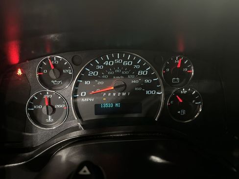 Used 2024 GMC Savana 2500 w/ Driver Convenience Package image 10