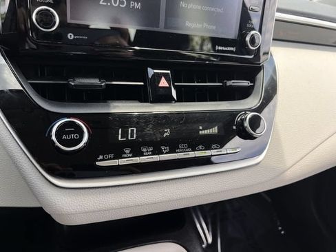 Used 2021 Toyota Corolla LE w/ LE Convenience Package FWD image 25
