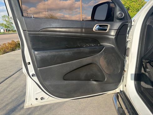 Used 2016 Jeep Grand Cherokee Laredo RWD image 8