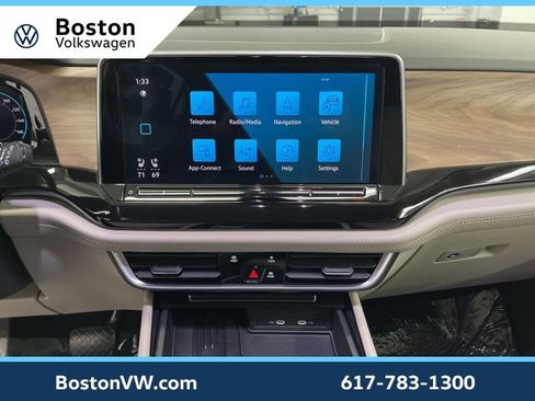 Used 2025 Volkswagen Atlas SE image 24