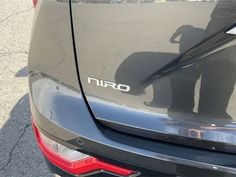 Used 2024 Kia Niro EX Touring image 19