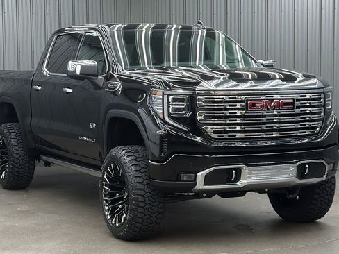 Used 2025 GMC Sierra 1500 Denali w/ Denali Reserve Package AWD/4WD image 7