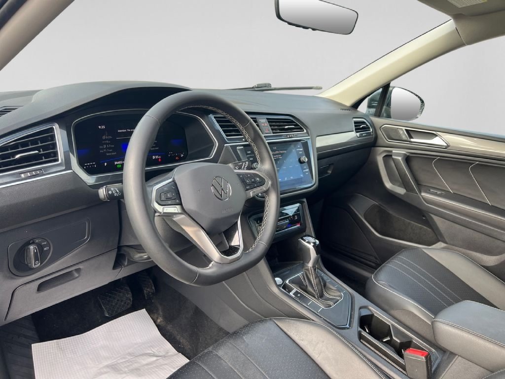 Used 2024 Volkswagen Tiguan SE FWD image 20