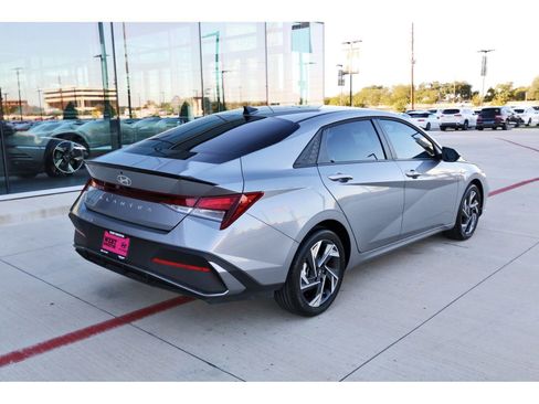 Certified 2025 Hyundai Elantra Sport image 9