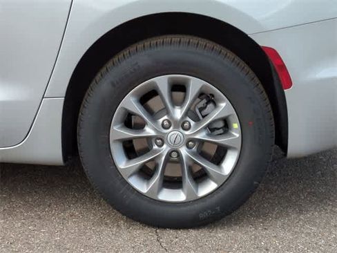 New 2026 Chrysler Pacifica Select image 14