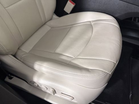 Used 2023 Buick Enclave Premium w/ Experience Buick Package image 32