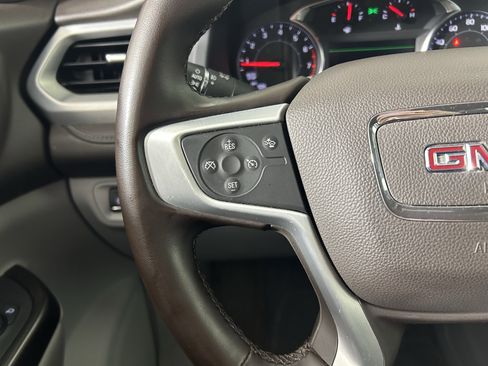 Used 2023 GMC Acadia SLT image 15