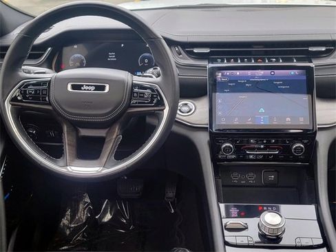 Used 2021 Jeep Grand Cherokee L Overland w/ Luxury Tech Group IV image 17