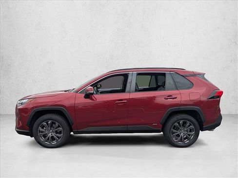 Used 2022 Toyota RAV4 XLE Premium AWD/4WD image 9