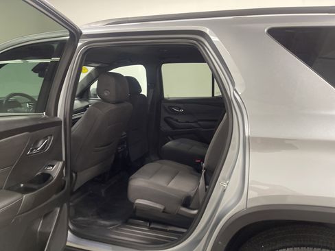 Used 2023 Chevrolet Traverse LT image 13