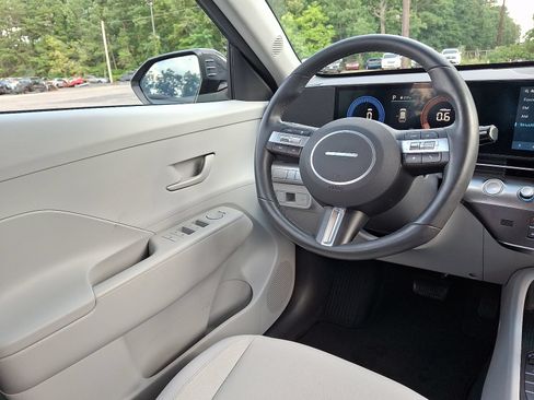 Used 2024 Hyundai Kona SEL AWD/4WD image 6