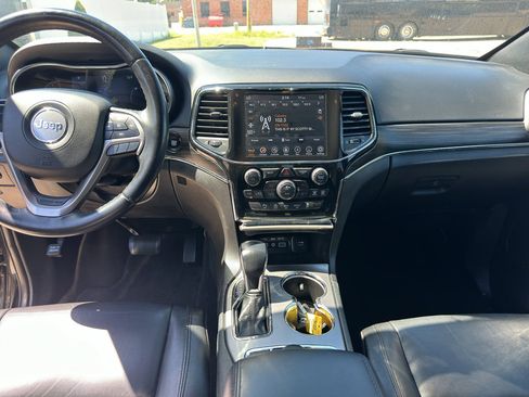 Used 2022 Jeep Grand Cherokee Limited image 12