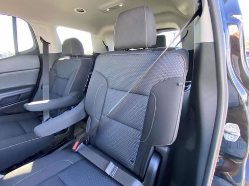 Used 2022 GMC Acadia SLE w/ Driver Convenience Package image 18