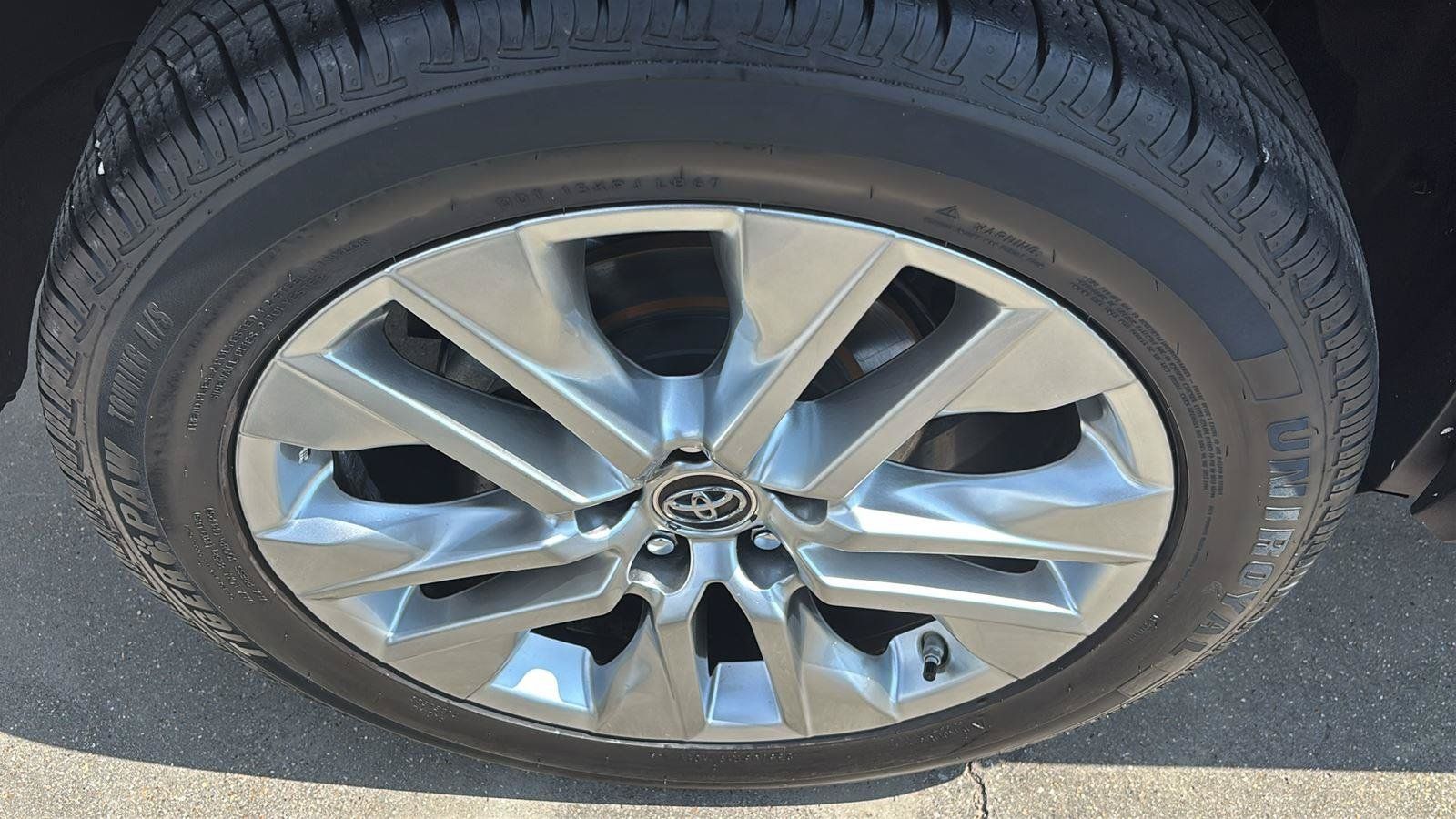 Used 2019 Toyota RAV4 XLE Premium FWD image 11