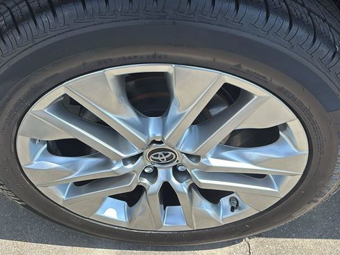 Used 2019 Toyota RAV4 XLE Premium FWD image 11