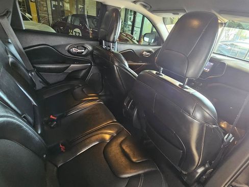 Used 2019 Jeep Cherokee Latitude Plus w/ Comfort/Convenience Group image 16