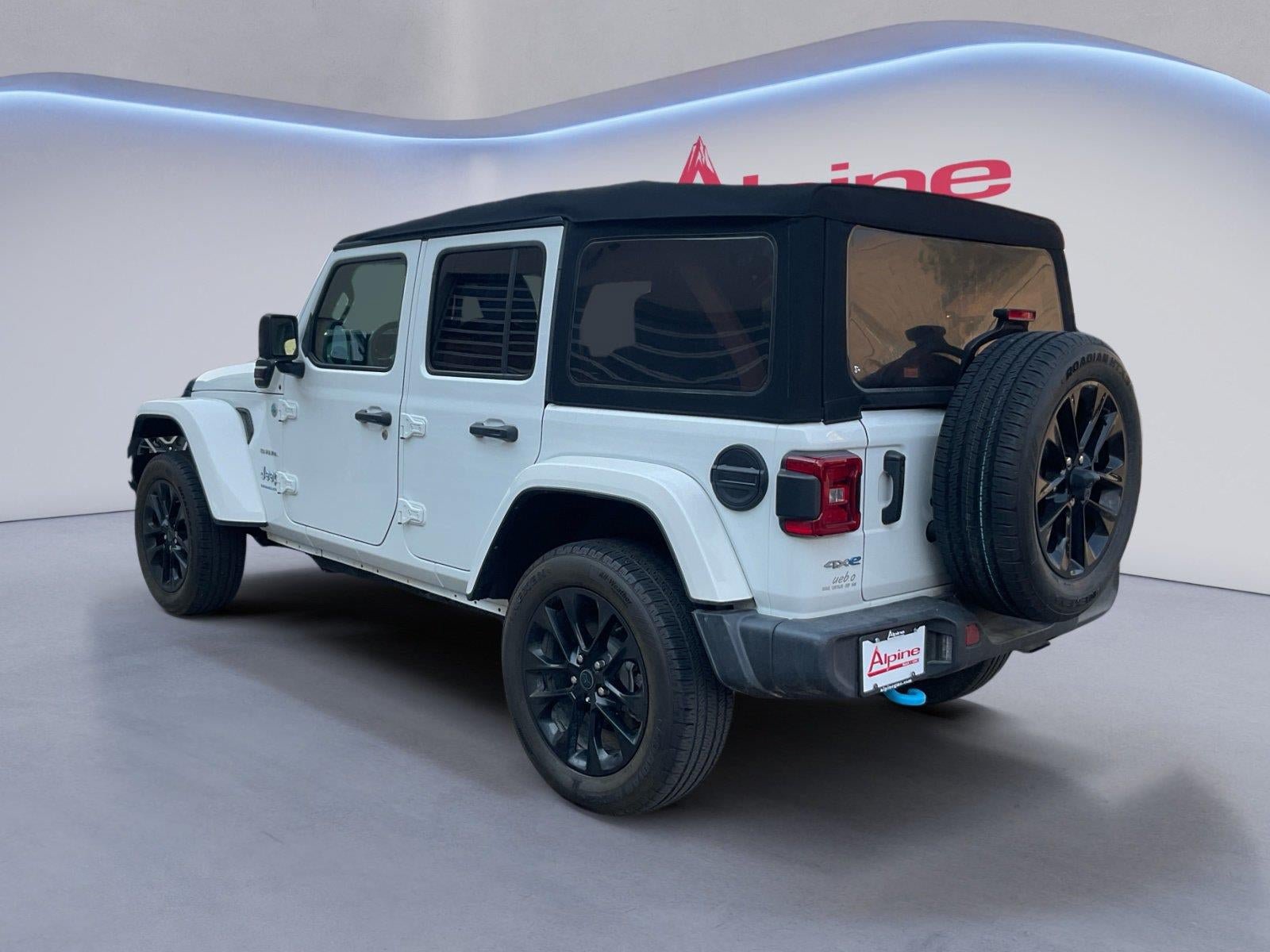 Used 2024 Jeep Wrangler Unlimited Sahara AWD/4WD image 3