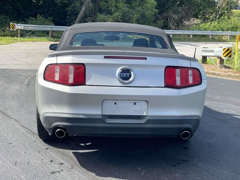 Used 2010 Ford Mustang GT RWD image 6