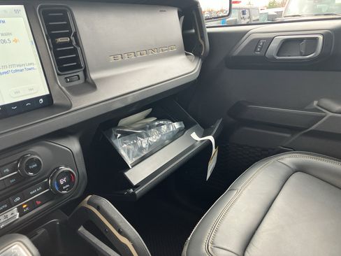 Used 2025 Ford Bronco Badlands image 24