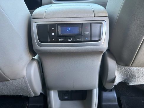 Used 2019 Toyota Highlander Limited AWD/4WD image 23