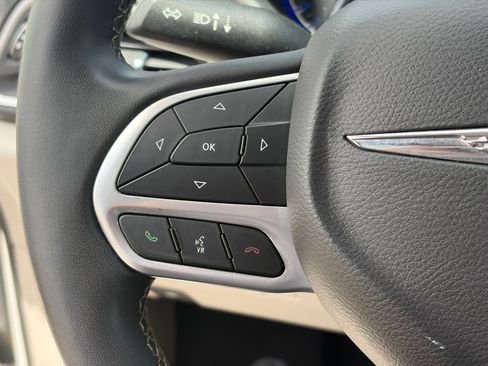 Used 2022 Chrysler Pacifica Touring-L FWD image 24