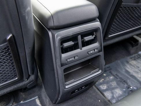 Certified 2025 Porsche Macan Electric image 41