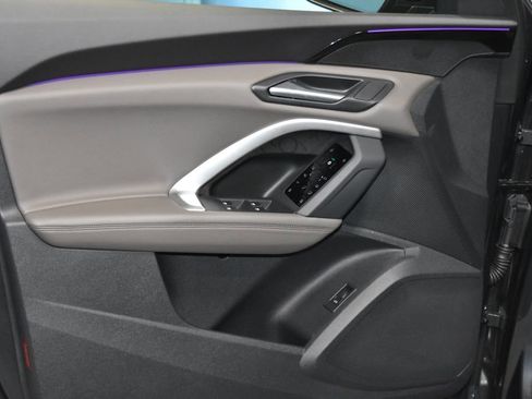 Certified 2025 Audi Q5 2.0T Premium w/ Convenience Package image 4