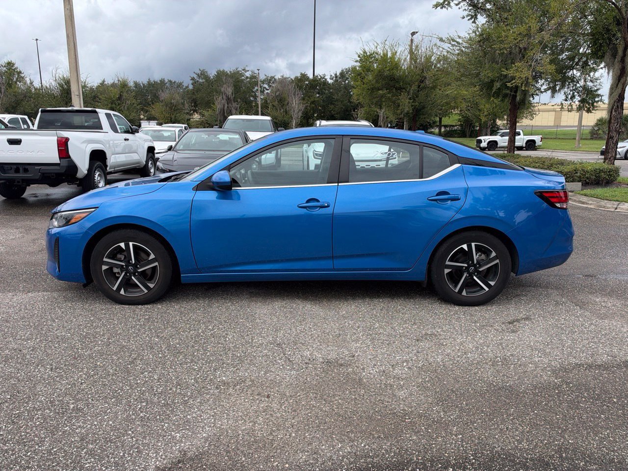 Used 2025 Nissan Sentra SV FWD image 2