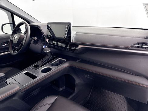 Certified 2023 Toyota Sienna XSE image 45
