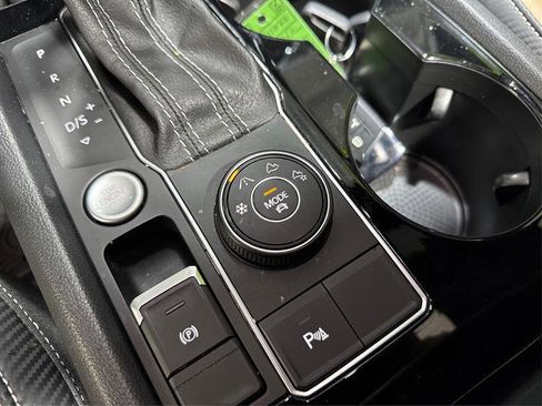 Used 2022 Volkswagen Atlas Cross Sport SE image 27