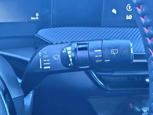 Used 2025 Nissan Kicks SR FWD image 32