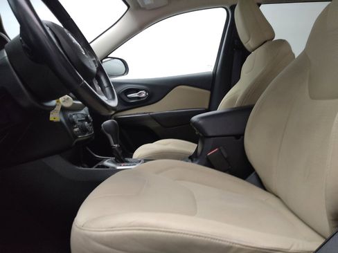 Used 2015 Jeep Cherokee Latitude FWD image 17