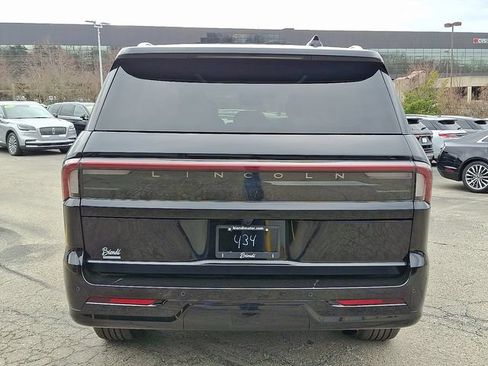 Certified 2025 Lincoln Navigator Reserve AWD/4WD image 5